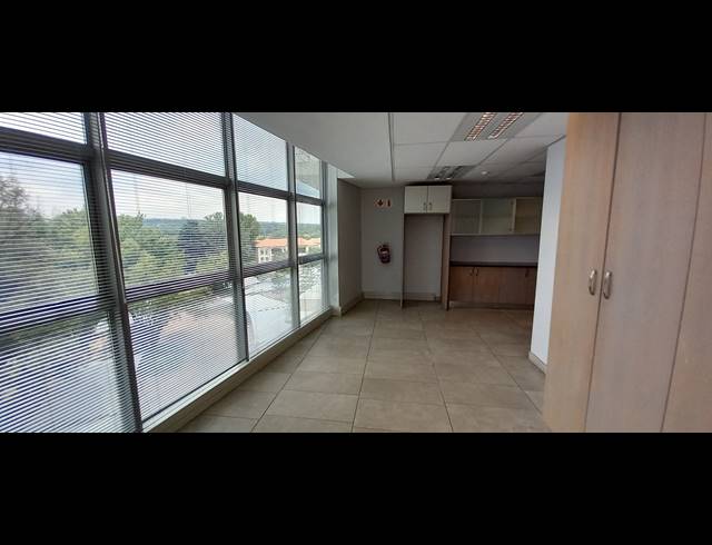 527M² OFFICE TO LET IN BRYANSTON